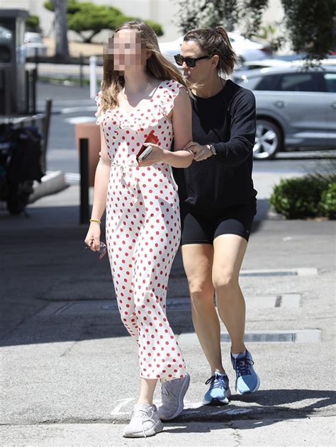 Jennifer Garner’s Daughter Violet Is Inches Taller。